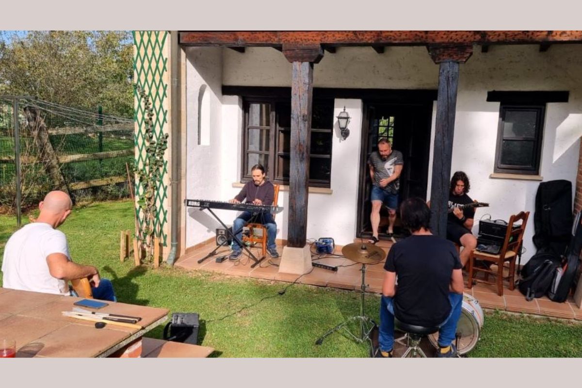 Grupo musical en el jardín - Casa rural en Polanco, Cantabria